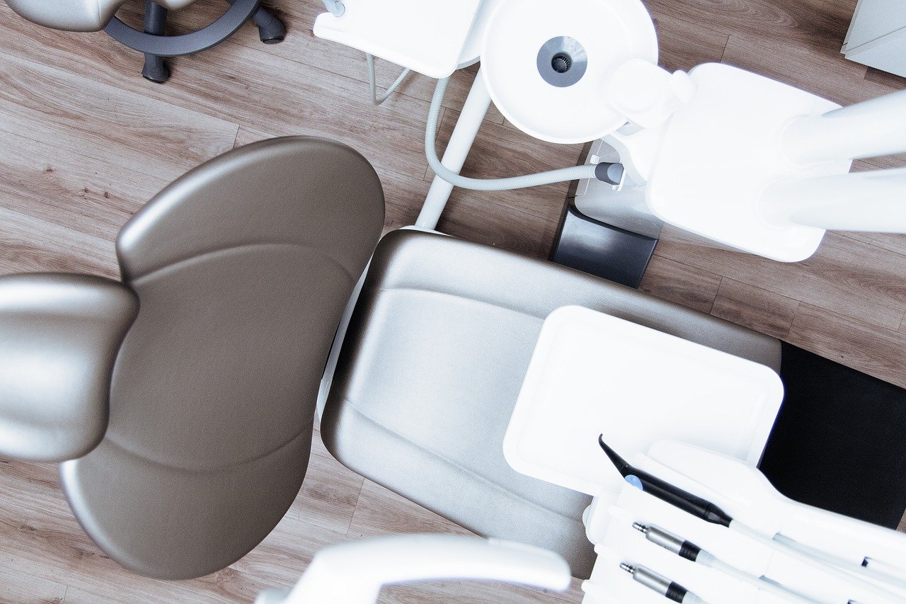 Czy zajmuje się stomatologia zachowawcza?