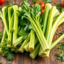 Łodyga selera naciowego – zdrowotne właściwości i przepisy na dania